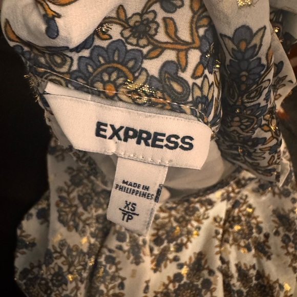 Flowy Patterned Blouse - Picture 6 of 6